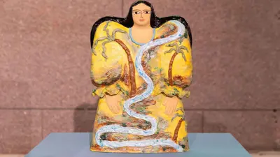 منحوتة للفنانة العراقية مريم يوسف