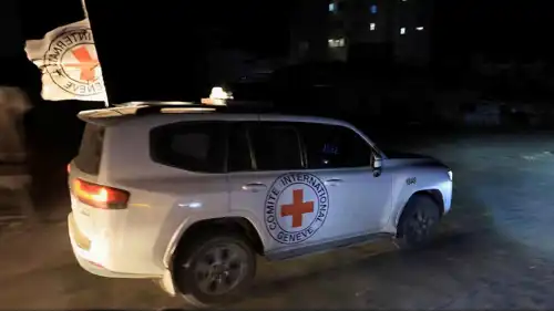 دورية للصليب الأحمر في غزة