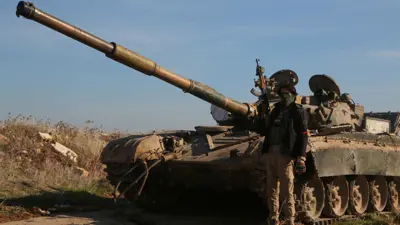 أحد المسلحين على أطراف حماة