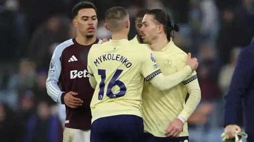 جاك غريليش في مباراة مع ناديه إيفرتون