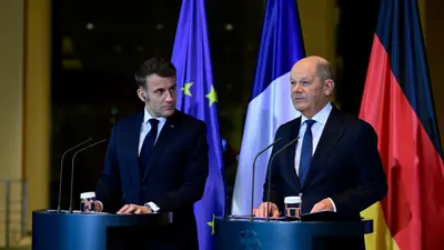 المستشار الألماني أولاف شولتس والرئيس الفرنسي إيمانويل ماكرون