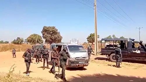 الأمن النيجيري خلال عملية بحث عن الطلاب المختطفين