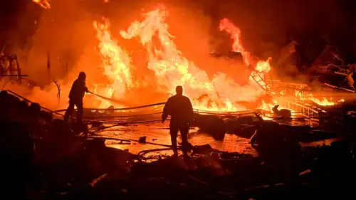 حريق اندلع عقب قصف إسرائيلي في لبنان