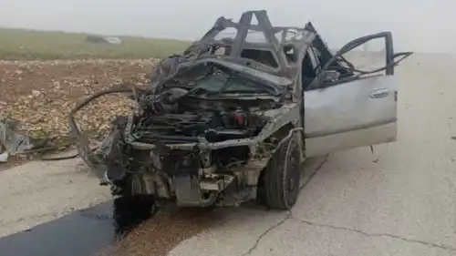 السيارة المتضررة بعد انفجار اللغم