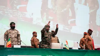 جانب من توقيع اتفاقية الكونفدرالية