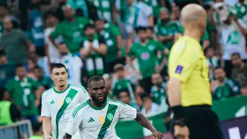 أدهم المخادمة خلال مباراة الأهلي وجوهور