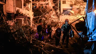 جانب من آثار القصف الإيراني على تل أبيب 