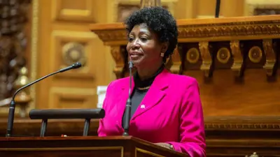  السيناتورة الفرنسية، أنيك بيترُس، 