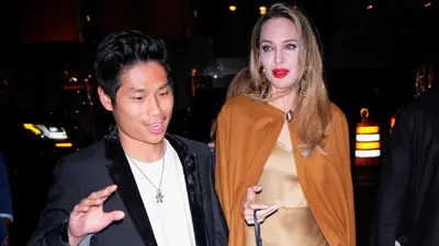 أنجلينا جولي مع ابنها باكس