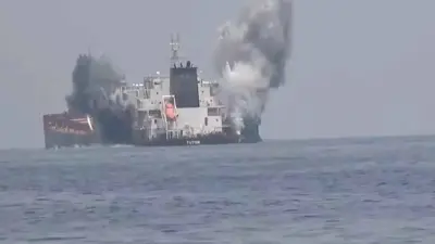 سفينة تتعرض لهجوم حوثي في البحر الأحمر