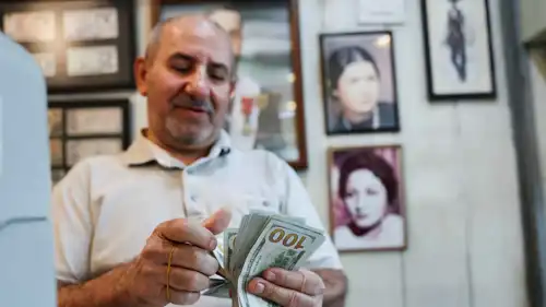 داخل محل صرافة في بغداد