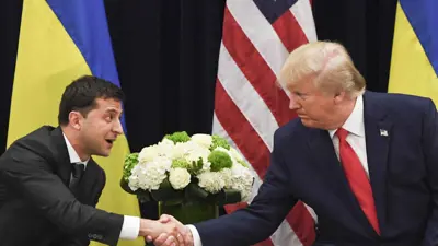 دونالد ترامب وفولوديمير زيلينسكي خلال لقاء سابق