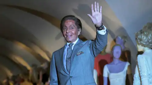  مصمم الأزياء الإيطالي فالنتينو غارافاني