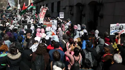 ناشطون مؤيدون لفلسطين يتظاهرون أمام جامعة كولومبيا