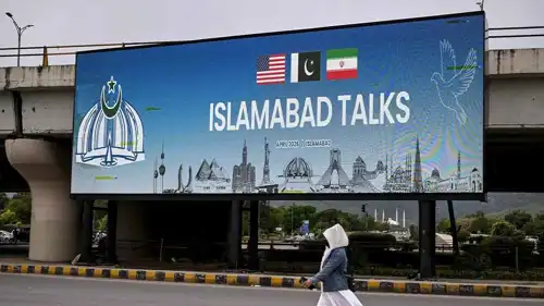 جدارية في إسلام أباد حول مفاوضات واشنطن وطهران