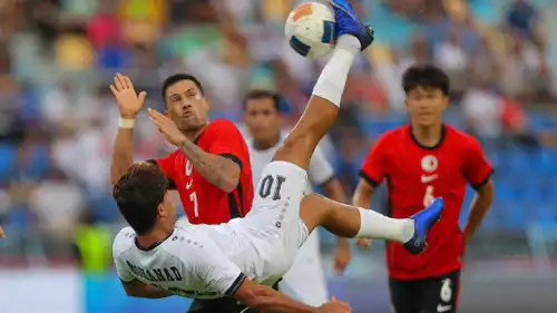 مهند علي مهاجم منتخب العراق سجل هدفا رائعا أمام هونغ كونغ