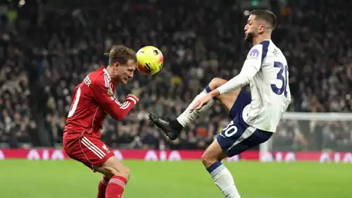 مباراة ليفربول وتوتنهام في الدوري الإنجليزي