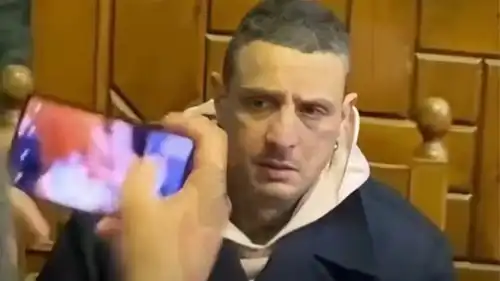 تصوير أحمد الفيشاوي في عزاء والدته