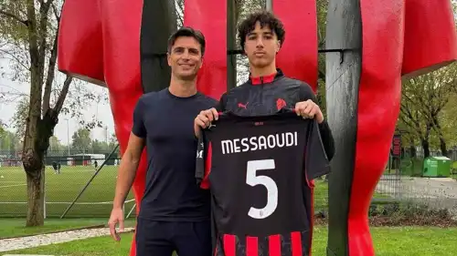 يانيس مسعودي خلال انضمامه لفريق الشباب في آي سي ميلان