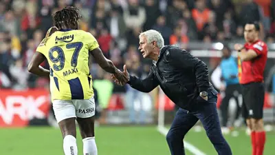 ماكسيمان خلال لعبه بقميص فنربخشة التركي