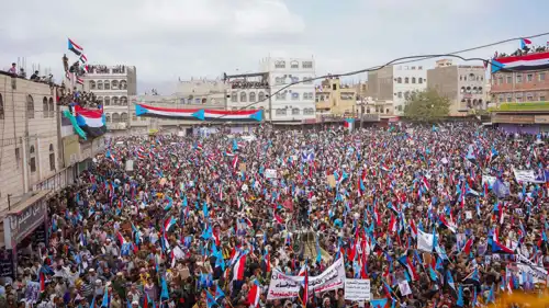 آلاف الجنوبيين يرفضون عودة رشاد العليمي إلى عدن