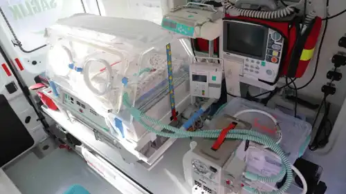 وحدة عناية بالأطفال حديثي الولادة