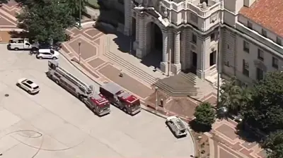 فرق الإطفاء والطوارئ تنتشر بعد الزلزال