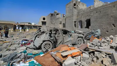 آثار استهداف أمريكي سابق في اليمن