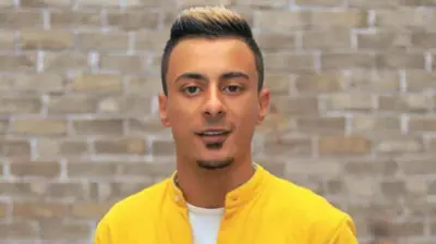 مطرب المهرجانات المصري علي قدورة 