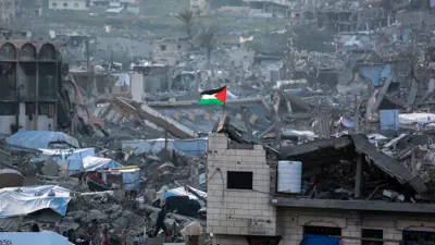   أنقاض مبانٍ في بيت لاهيا شمال قطاع غزة