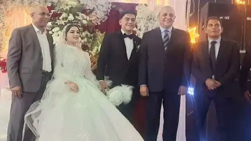اللواء أشرف الجندي مع العروسين