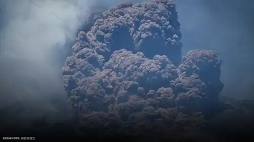 مواد متوهجة في الفوهة.. علامات في "البركان الأخطر" تستنفر أوروبا