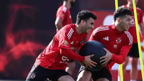 إمام عاشور مع زيزو في تدريبات الأهلي المصري