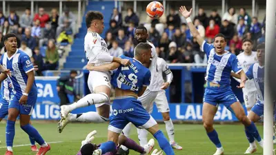 راؤول أسينسيو خلال مباراة ريال مدريد وألافيس