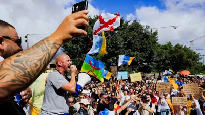 مشهد من الاحتجاجات ضد الهجرة في جزر الكناري