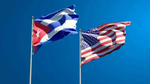 العلمان الأمريكي والكوبي