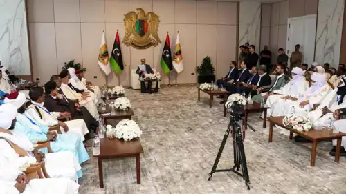 حفتر خلال لقاء قبائل فزان