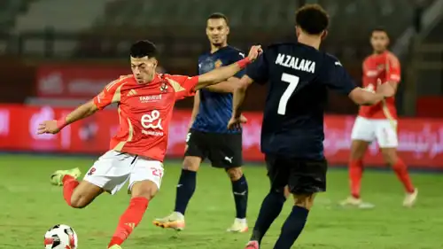 إمام عاشور نجم الأهلي المصري