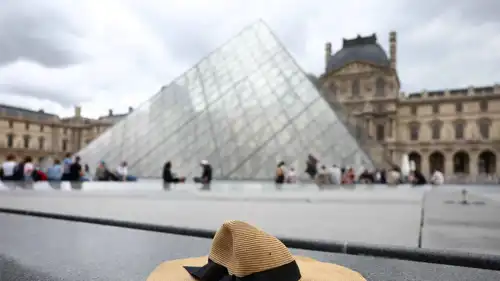 متحف اللوفر الفرنسي