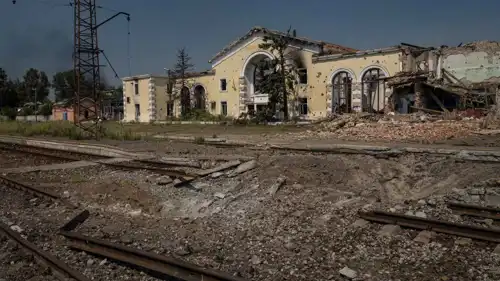 سكة حديد أوكرانية تعرضت لقصف روسي