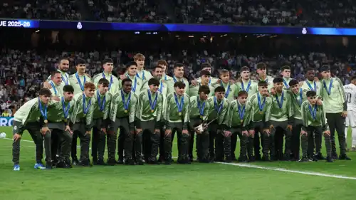 تكريم لاعبي فريق ريال مدريد للشباب
