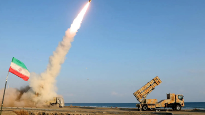 قوات إيرانية تجري مناورات عسكرية