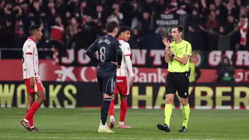 دي بورغوس حكم مباراة جيرونا وريال مدريد