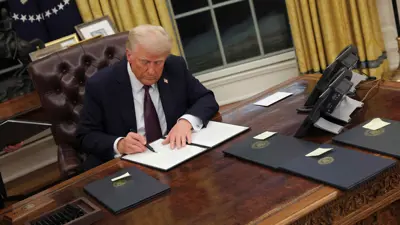 ترامب يوقع أوامر تنفيذية