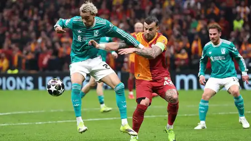 من مباراة ليفربول وغلطة سراي