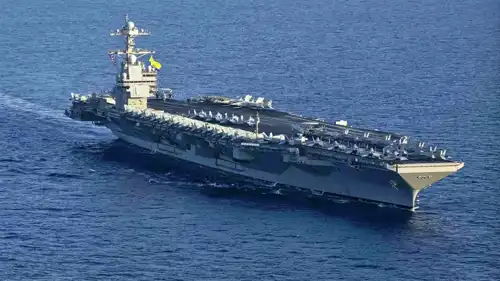 حاملة الطائرات الأمريكية "لينكولن"  