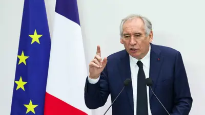 فرانسوا بايرو يتحدث أمام مؤتمر حول المالية العامة