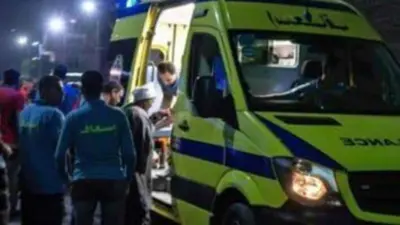 سيارة إسعاف في موقع الحادث