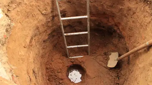 خلال عملية حفر بئر مياه