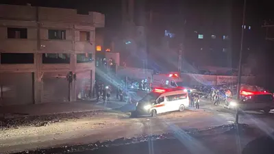 سيارات الإسعاف تصل المكان بعد الاستهداف